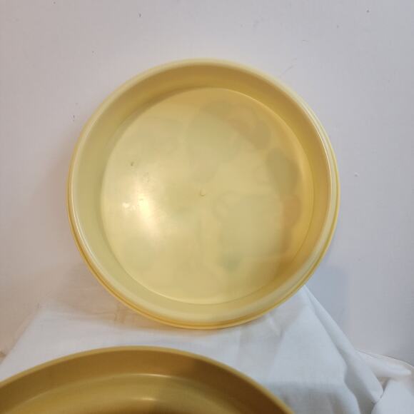 Vintage Rubbermaid 2224 Mushroom Canister 1970s Retro Yellow Kitchen Container - Picture 10 of 10